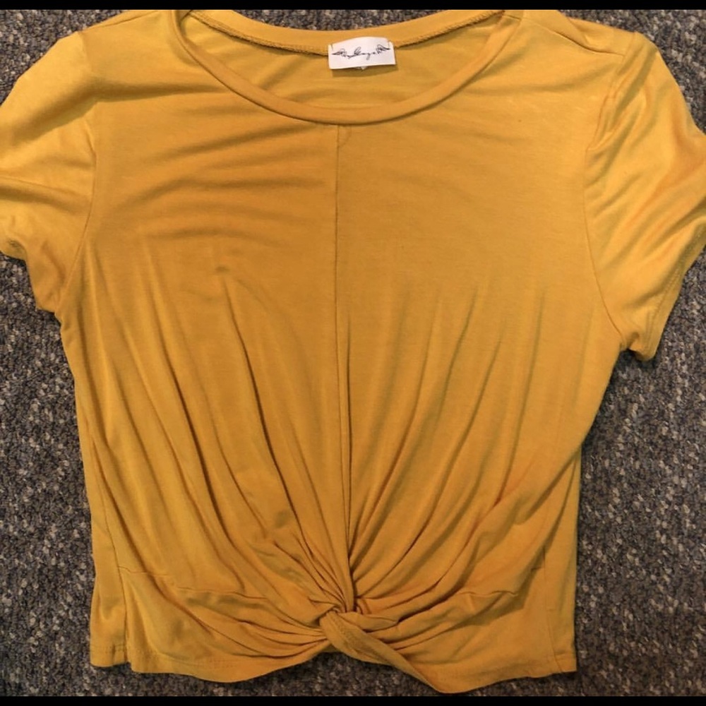 Yellow T-shirt, Cropped